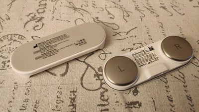 Pocket ECG monitor with OLED and AI analysis, featuring electrodes labeled L and R on a textured background.