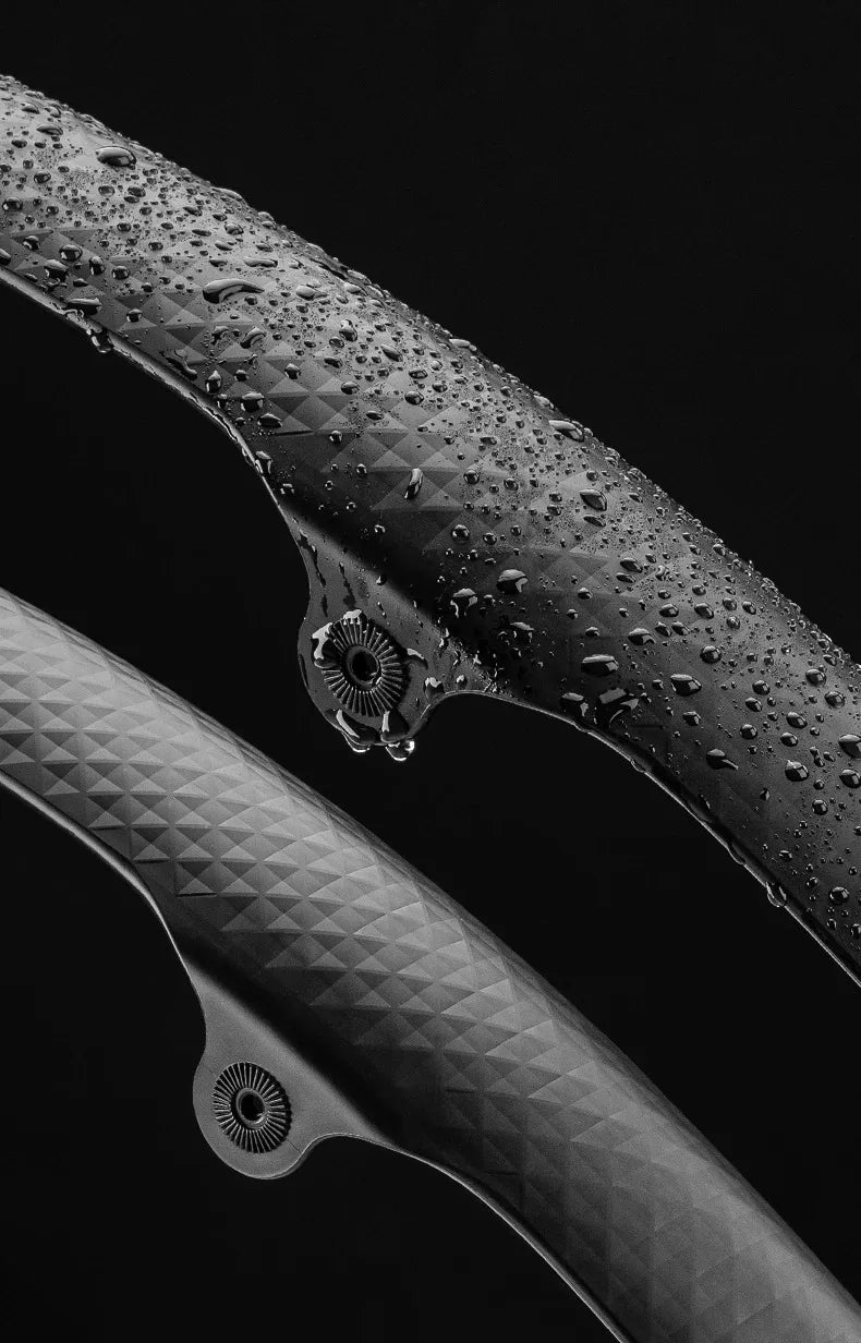 Close-up of bicycle mudguards made of soft PP plastic, featuring a textured surface with water droplets.