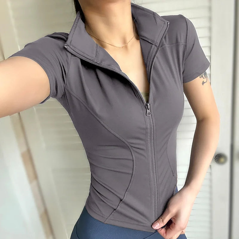 Women’s slim-fitting quick-dry zip shirt in grey with stand collar and short sleeves, ideal for yoga or workouts.