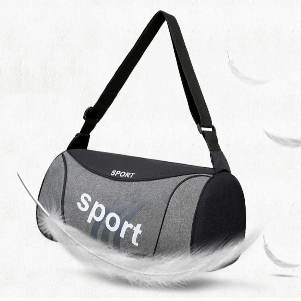 Men's sports gym bag in grey, ideal for fitness and travel, featuring an adjustable shoulder strap and spacious design.