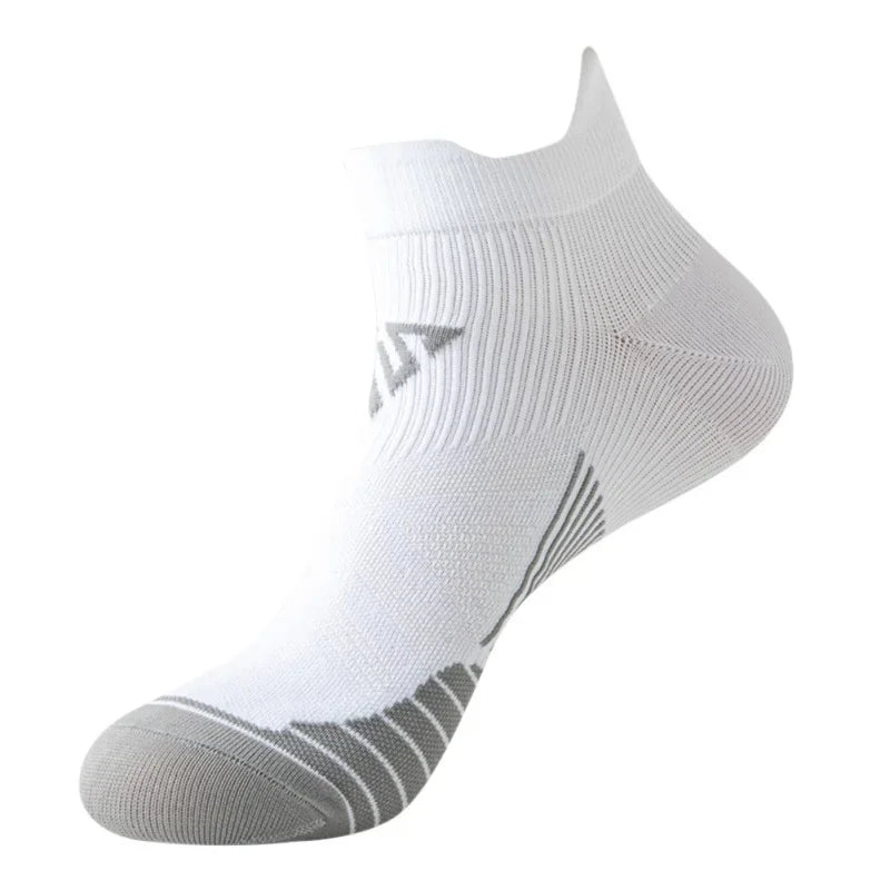 Breathable white sports socks for men and women, ideal for running and fitness activities.