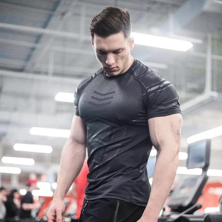 Men's 2024 quick dry training T-shirt in gym, showcasing a fitted design for bodybuilding and fitness.
