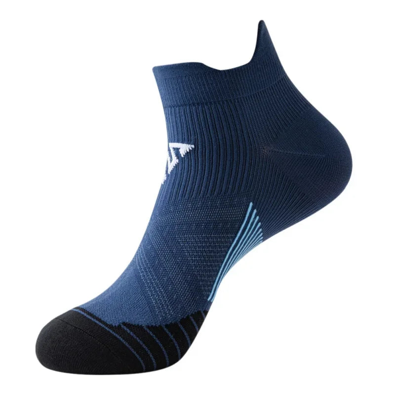 Breathable running socks in navy blue, designed for men and women, featuring compression and quick-dry technology.