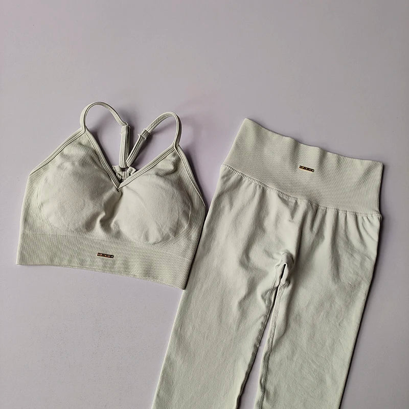 Seamless women's yoga set featuring a V-neck bra and hip-lift leggings, designed for fitness and toning.