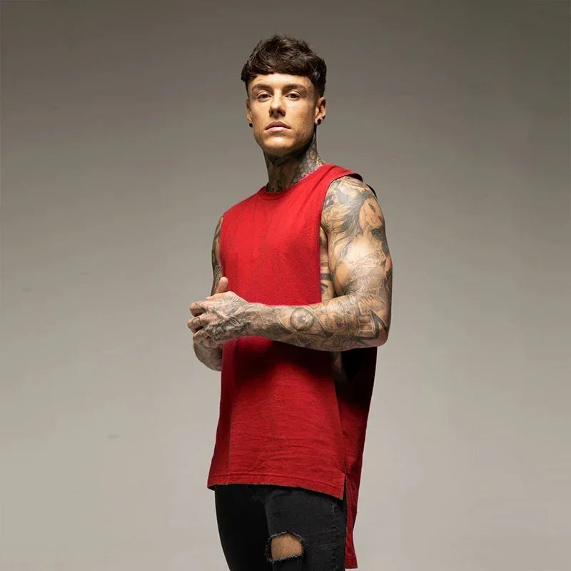 Solid color sleeveless shirt for men, perfect for fitness and bodybuilding, made of cotton, showcasing a stylish hip-hop design.