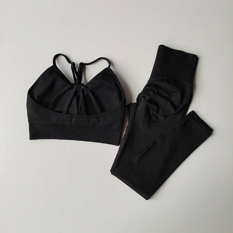 Seamless women's yoga set featuring a v-neck bra and hip-lift leggings in black, perfect for fitness and toning.