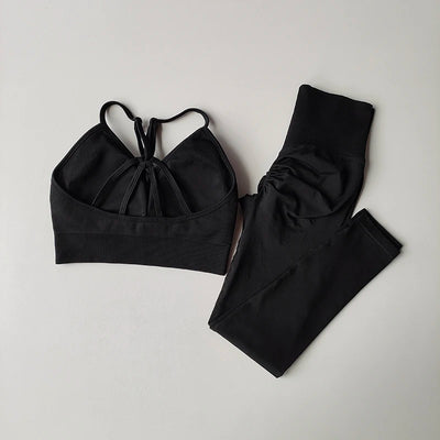 Seamless women's yoga set featuring a v-neck bra and hip-lift leggings in black, perfect for fitness and toning.