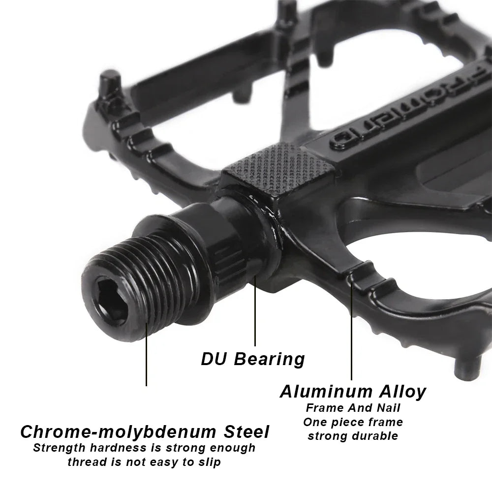 Close-up of a road bike pedal featuring DU bearing, aluminum alloy, and chrome-molybdenum steel for enhanced grip and durability.