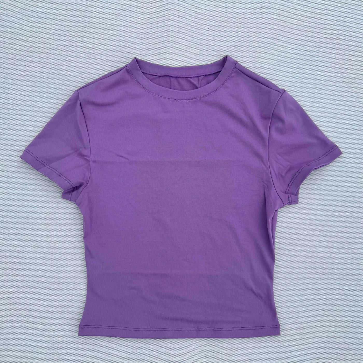 Women's purple short-sleeved sports T-shirt, quick-drying and breathable, ideal for yoga and fitness.