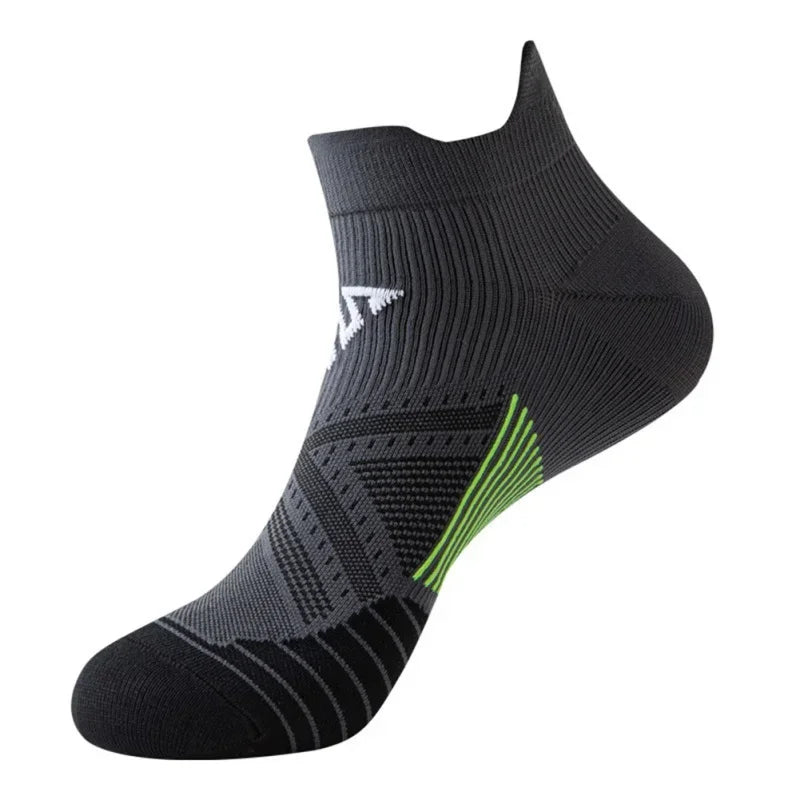Breathable sports socks for men and women in gray, designed for running and fitness with quick-dry and compression features.