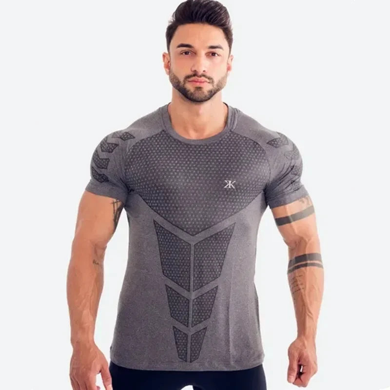 2024 men's gray quick-dry running t-shirt with compression fit, perfect for training and bodybuilding workouts.