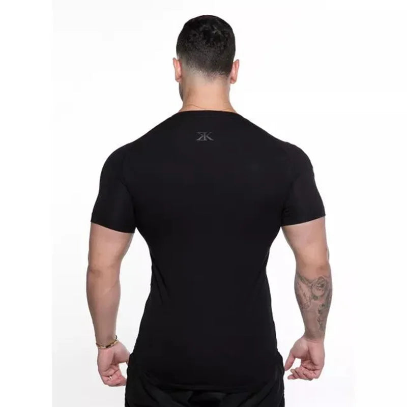 Men's 2024 black quick-dry running sports t-shirt, perfect for fitness and bodybuilding training.