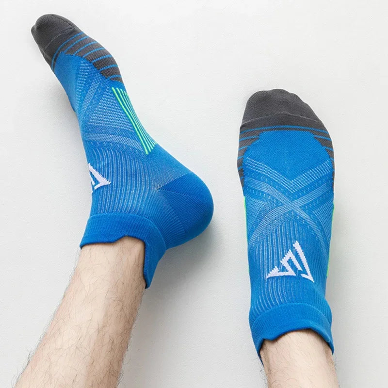 Breathable blue compression sports socks for men and women, ideal for running and fitness activities.