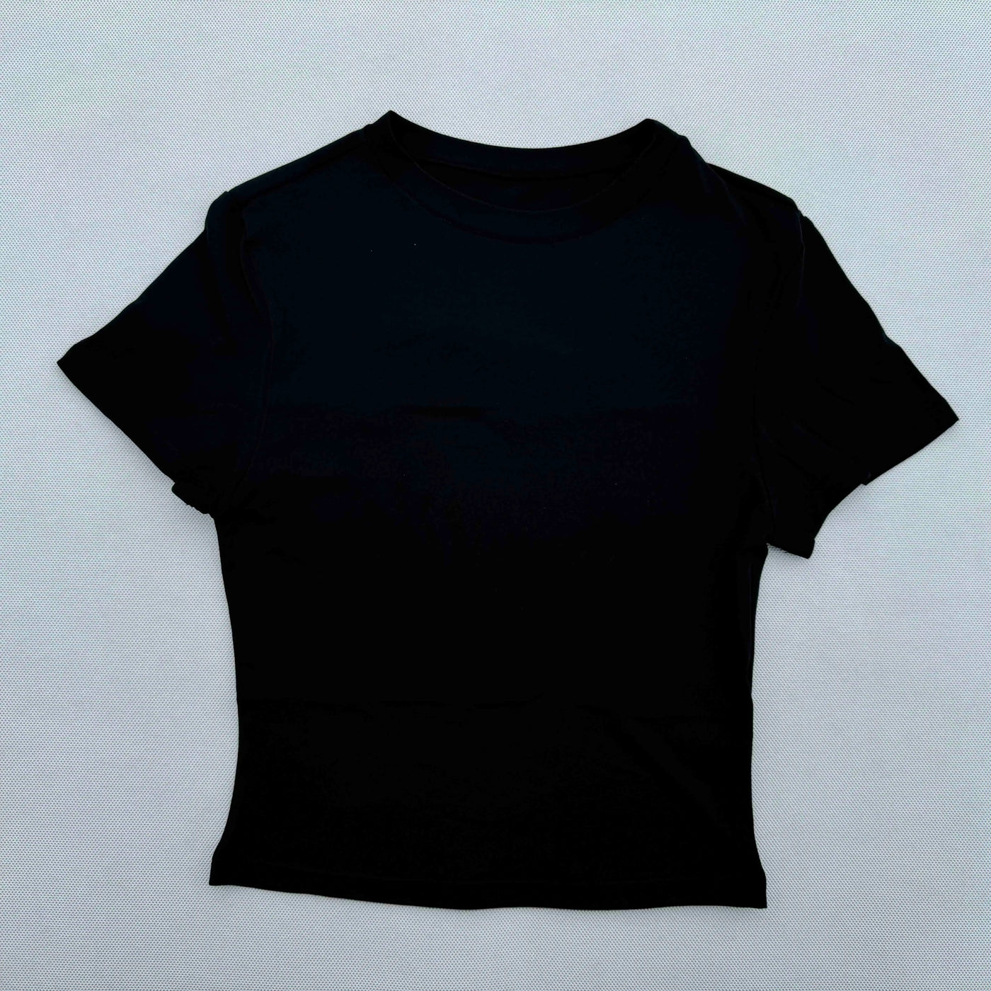 Women's black tight-fitting sports T-shirt, quick-drying and breathable fabric for yoga and running.