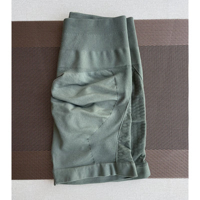 Amplify contour shorts in green, perfect for women’s yoga and gym workouts, featuring a seamless design and straight pockets.