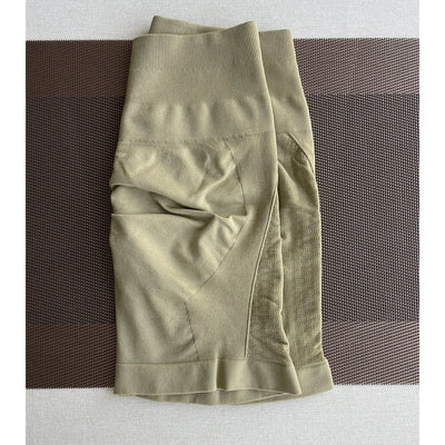 Seamless women's contour shorts in olive green, ideal for workout and yoga, featuring straight pockets for convenience.