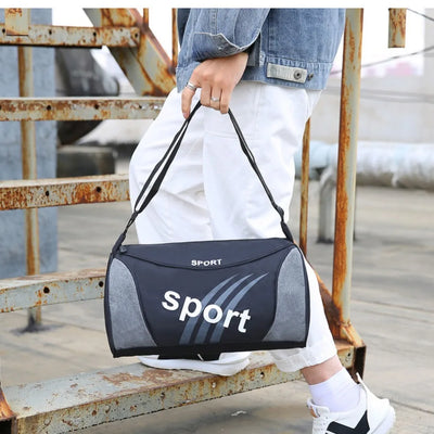 Men's gym bag in black and gray, perfect for sports and fitness activities, showcasing a stylish design.